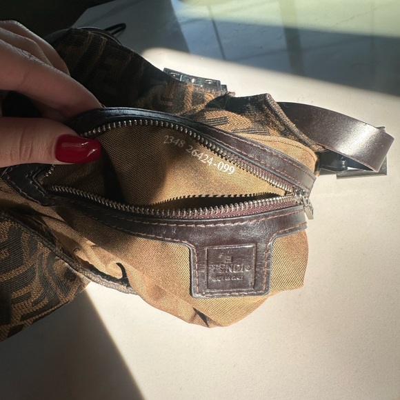 SOLD Fendi baguette shoulder bag zucca print ✨ - Picture 8 of 10